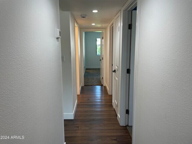 Building Photo - 4322 W Sandra Cir