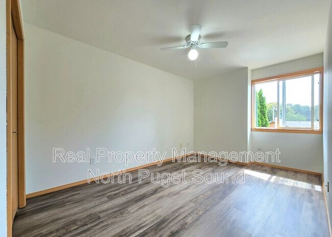 Building Photo - 1015 244th St SW