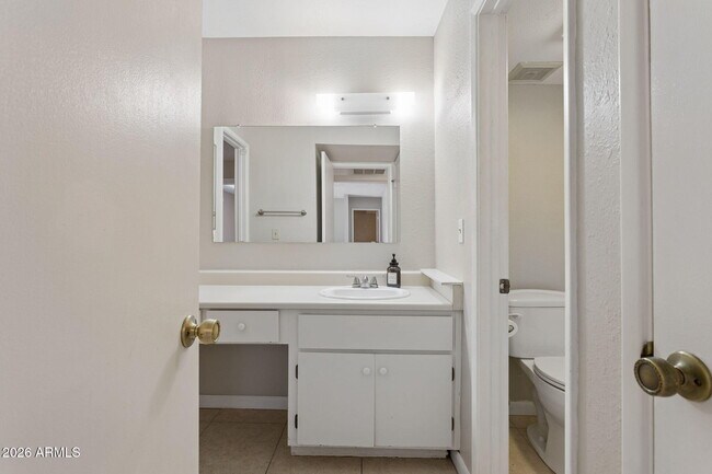 Building Photo - 4444 E Paradise Ln