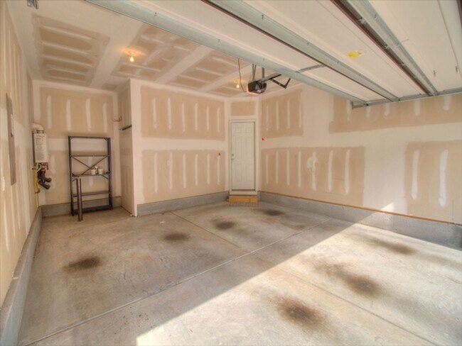Building Photo - Charming 4-Bed, 3-Bath Home for Rent in Ru...