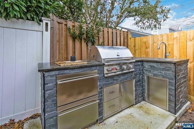 Building Photo - 31 Sherman Ave