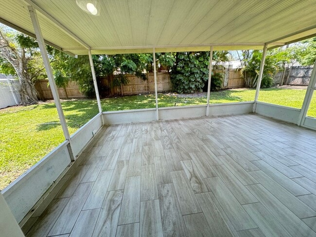 Building Photo - Location Annual Single Fam Rental Pets ok