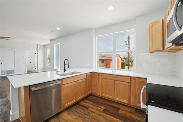 Building Photo - 401 Bryan St