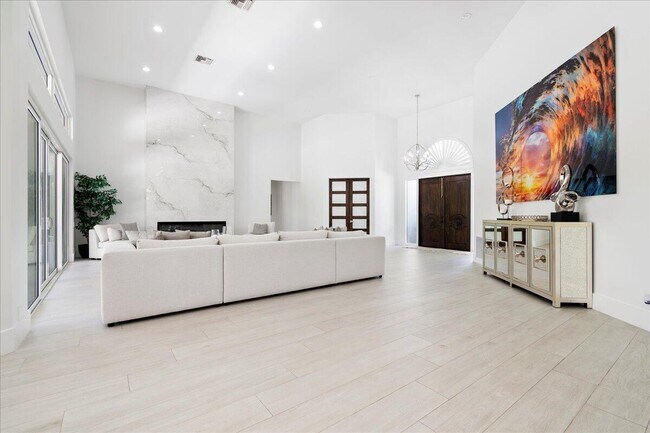 Building Photo - 2313 Golf Brook Dr