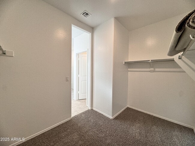 Building Photo - 1137 W Chimes Tower Dr