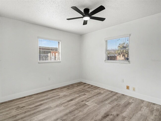 Building Photo - 1207 22nd Ave W