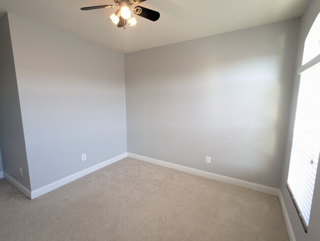 Building Photo - Ground level (two story) Condo in Westview South Community available early April!