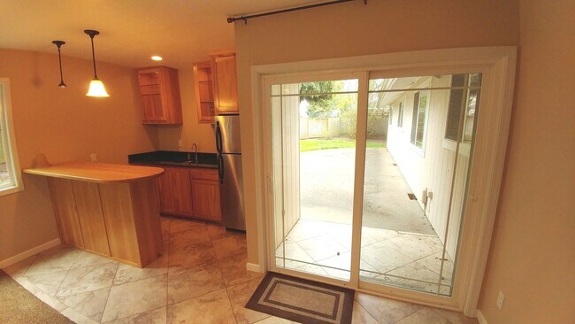 Building Photo - Gorgeous Home with Granite Counters and Custom Built-ins!