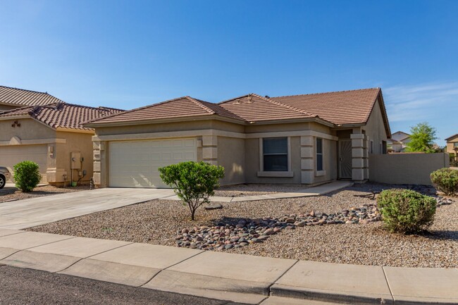 Building Photo - Check out this 3 bed/2 bath LARGE CORNER LOT!