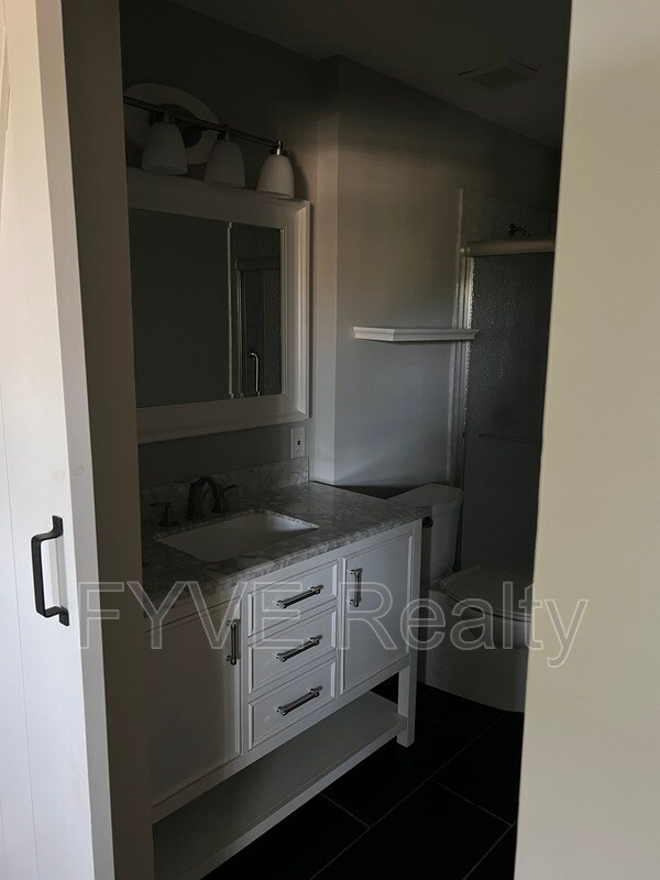 Building Photo - 7914 Gleason Dr