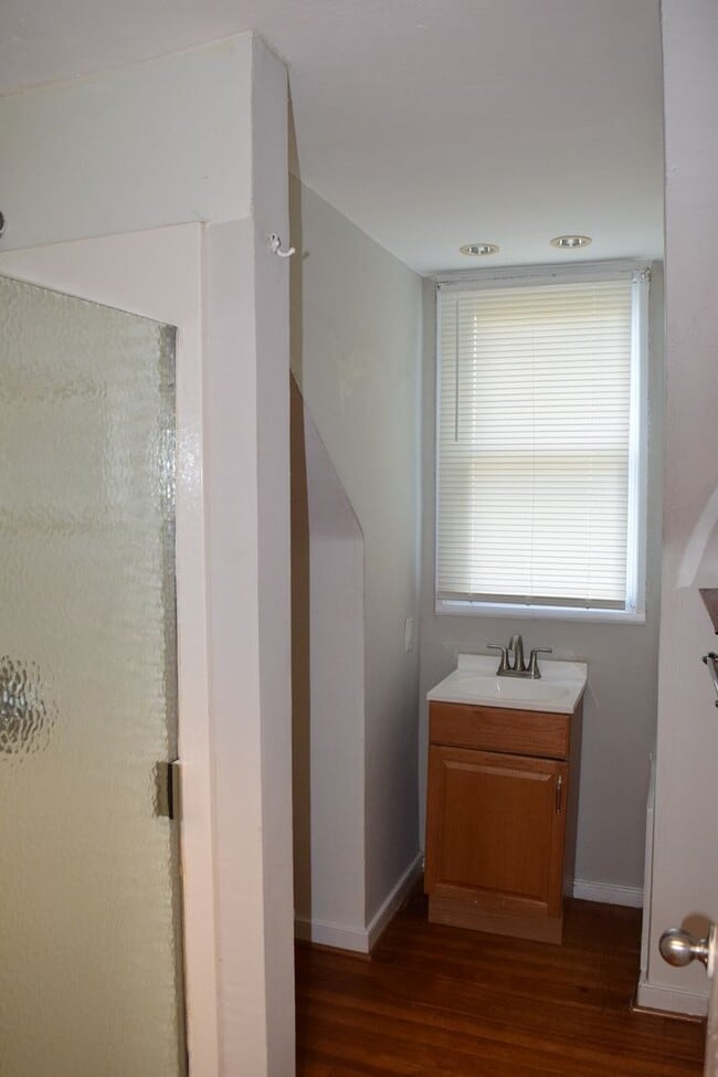 Building Photo - Nice Westend Brick home in the U of R area