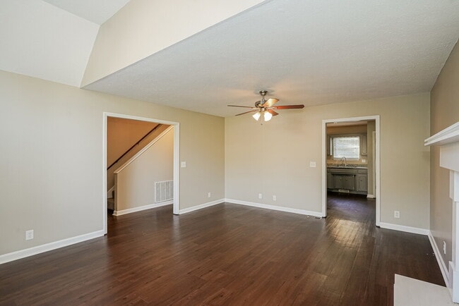 Building Photo - 642 Knollwood Dr