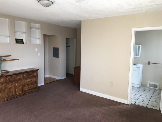 Building Photo - Spacious 2BR Apartment In Mt Oliver Area!