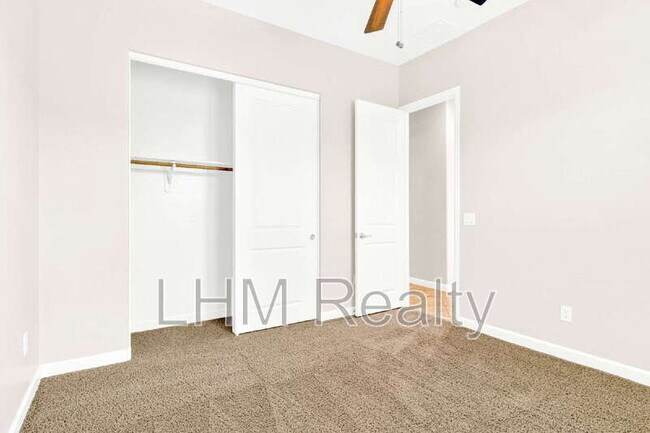 Building Photo - 3093 E San Carlos Pl