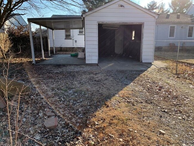 Building Photo - Take a look at this adorable 2 bed Home.