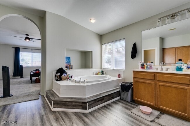 Building Photo - 1048 Painted Daisy Ave