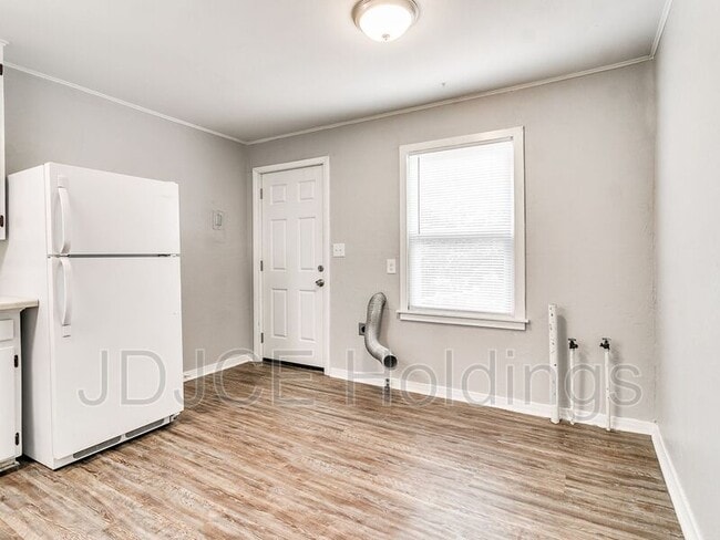 Building Photo - 536 E Northrup Dr