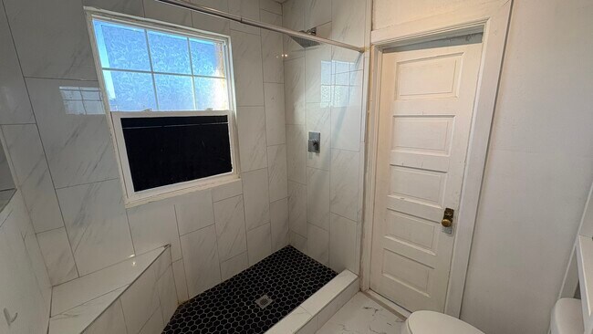 Building Photo - 822 Prospect St