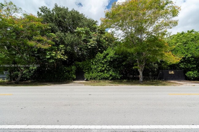 Building Photo - 14000 N Miami Ave