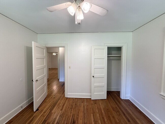 Building Photo - 807 E Edgemont Ave