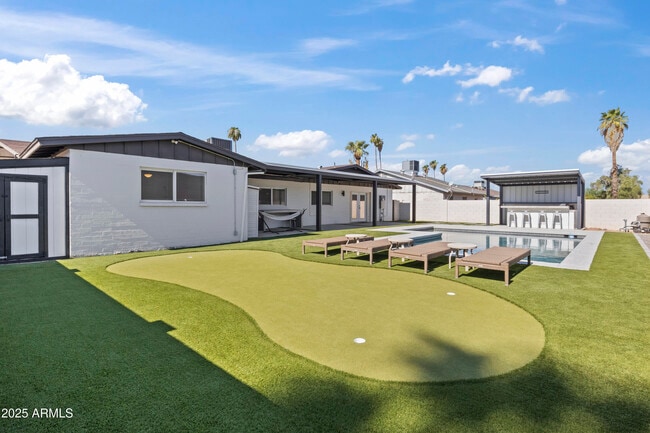 Building Photo - 2166 E Greenway Dr