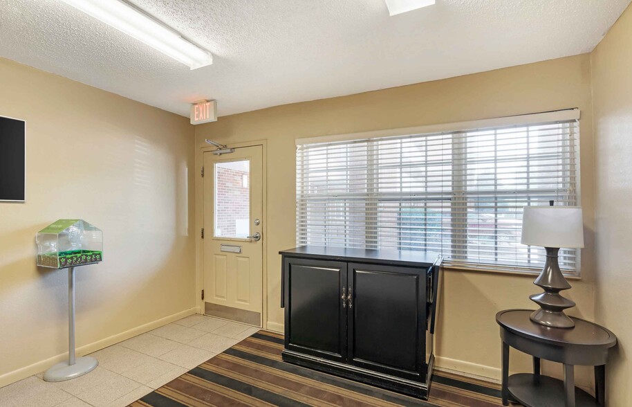 Building Photo - Furnished Studio-Chesapeake - Crossways Blvd.