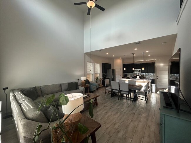 Building Photo - 12906 Stanford Dr
