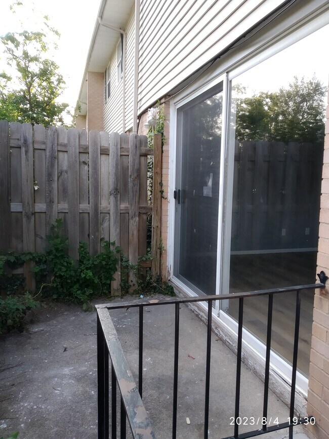 Building Photo - 3601 Kenbrooke Ct