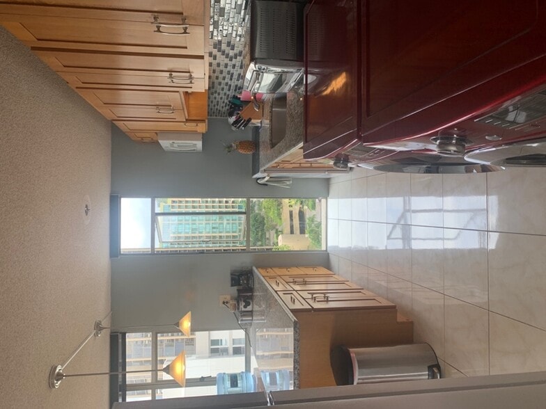 Building Photo - 2033 Nuuanu Ave