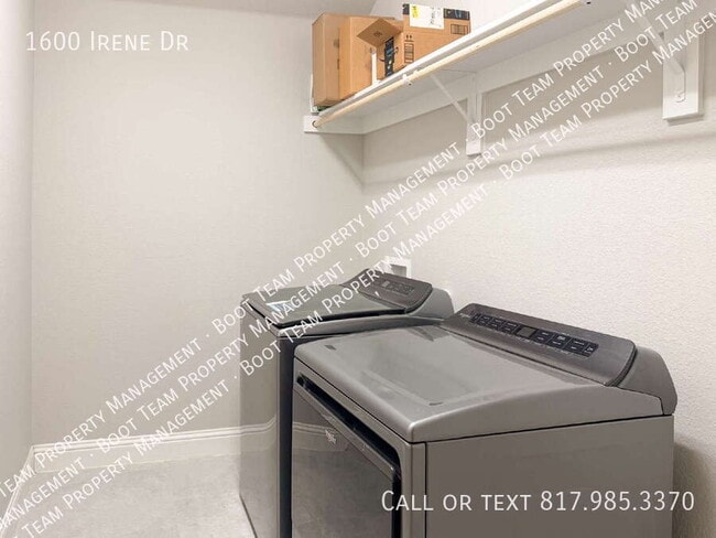 Building Photo - 1600 Irene Dr