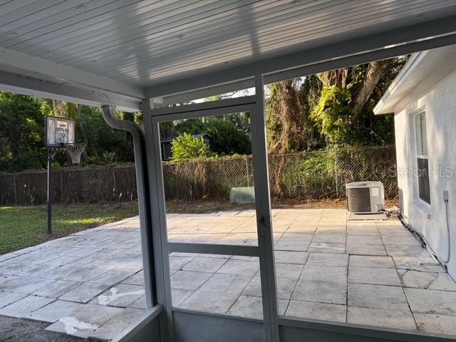 Building Photo - 911 Valmar St