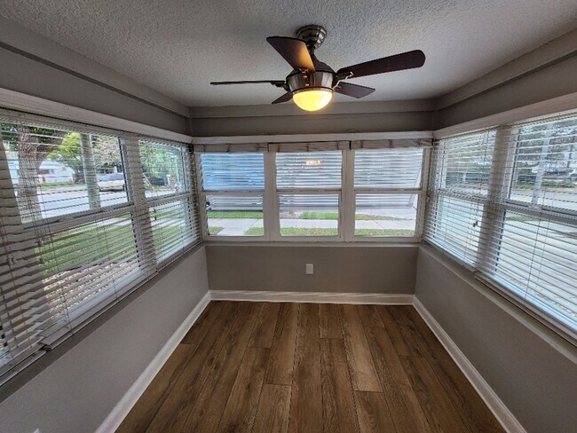 Building Photo - Lovely 3 Bedroom 1 Bath Home