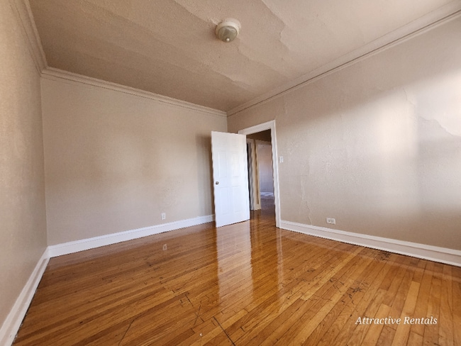 Building Photo - 1639 W 80th St