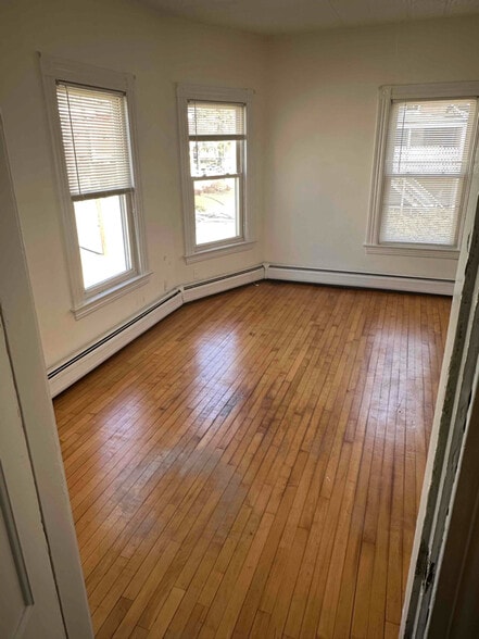 Building Photo - 8 Arch Ave