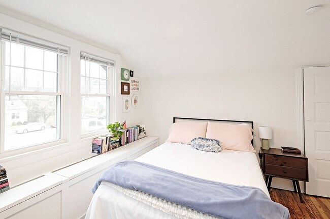 Building Photo - Nicely Updated Fry's Spring Apartment With Utilities Included