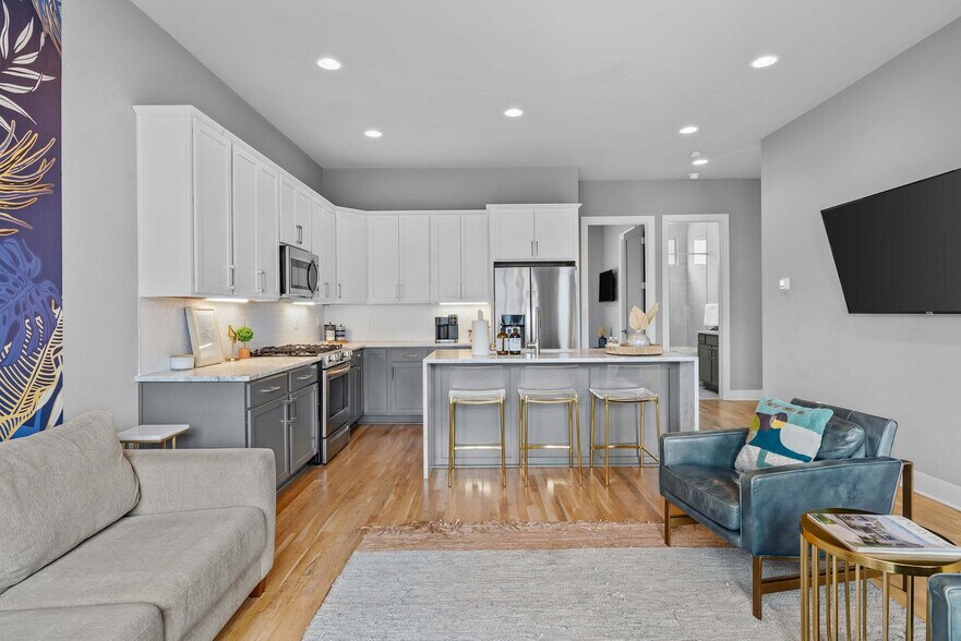 Building Photo - 970 Youngs Ln