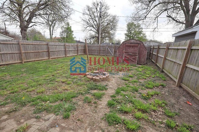 Building Photo - Two Bedroom House | Move In Ready!