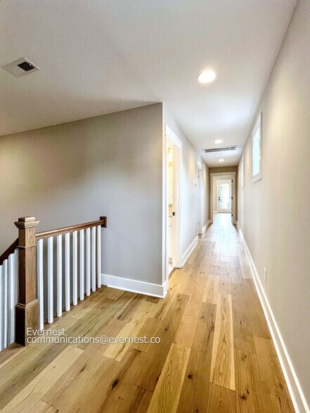 Building Photo - 1107 Walsh St