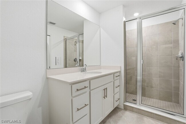 Building Photo - 15345 Grn Acrs Ave