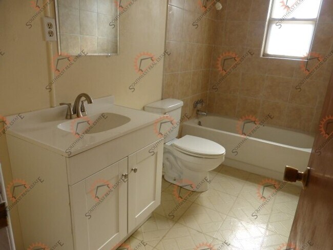 Building Photo - 3 Bed 2 Bath - Close to Clovis High