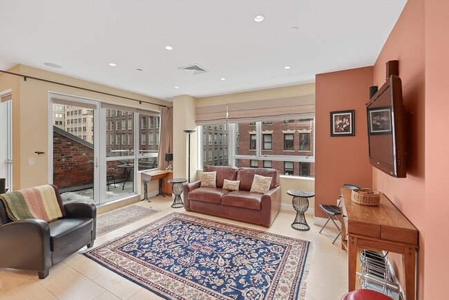 Building Photo - 99-105-105 Broad St