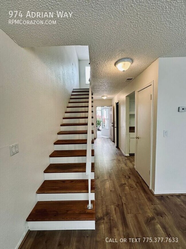 Building Photo - 974 Adrian Way