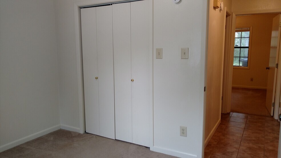 Front bedroom - 105 Debra Ln