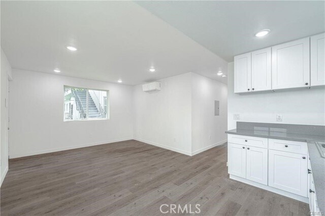 Building Photo - 250 E 79th St