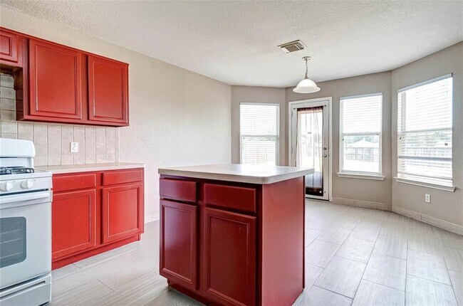 Building Photo - 9102 Kendale Dr