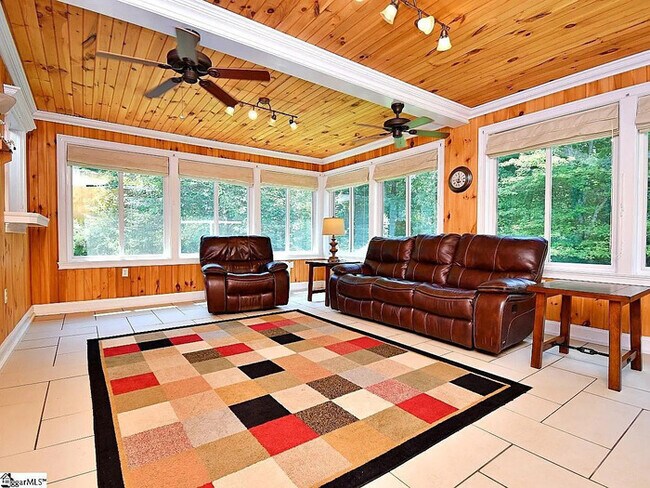 Building Photo - 713 Lindal Ct