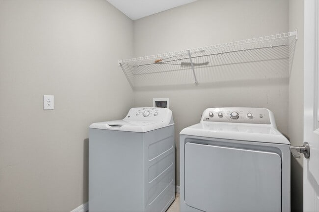 Building Photo - 4BR For Rent - Riverview