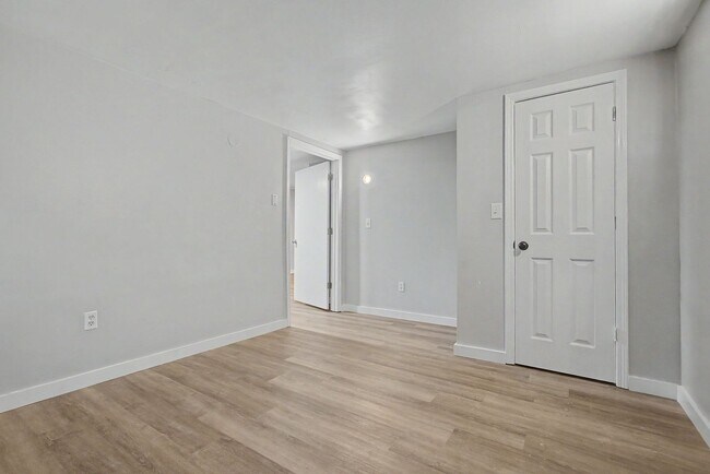 Building Photo - 1811 Devra Dr