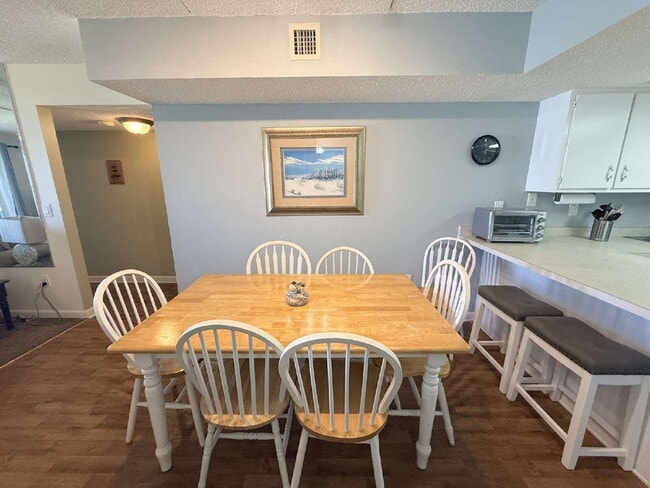 Building Photo - Furnished Tradewinds Condo!