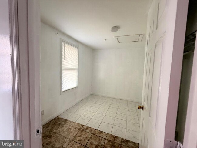 Building Photo - 1223 Chillum Rd